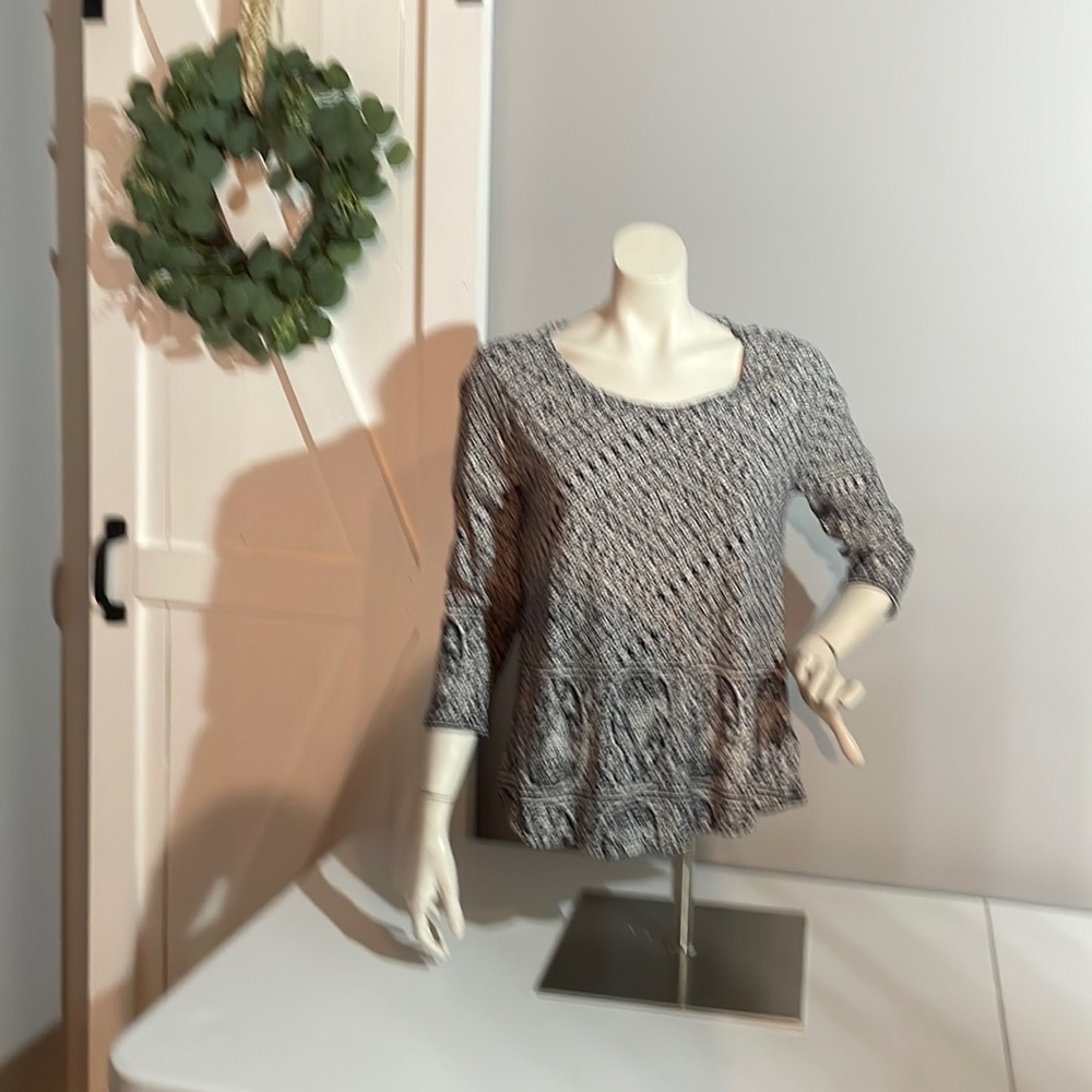 Very nice ladies Lucky Brand top.